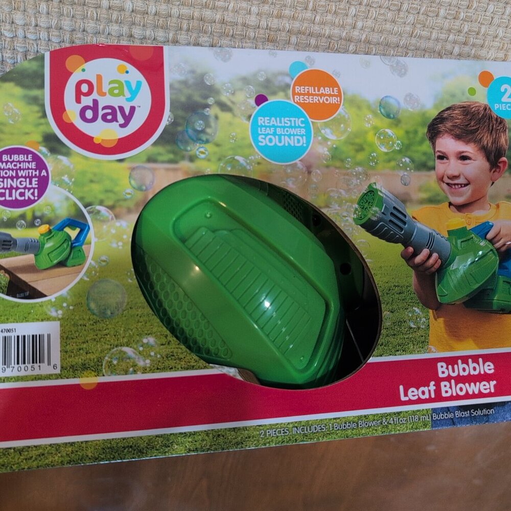 Play Day Bubble Leaf Blower, 4 Fluid Ounces of Bubbles, Children Ages 3+ - Picture 4 of 5